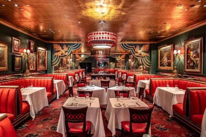 russian-tea-room-with-red-booths-in-new-york-city