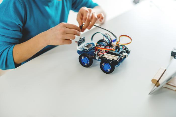 hands-making-a-robot