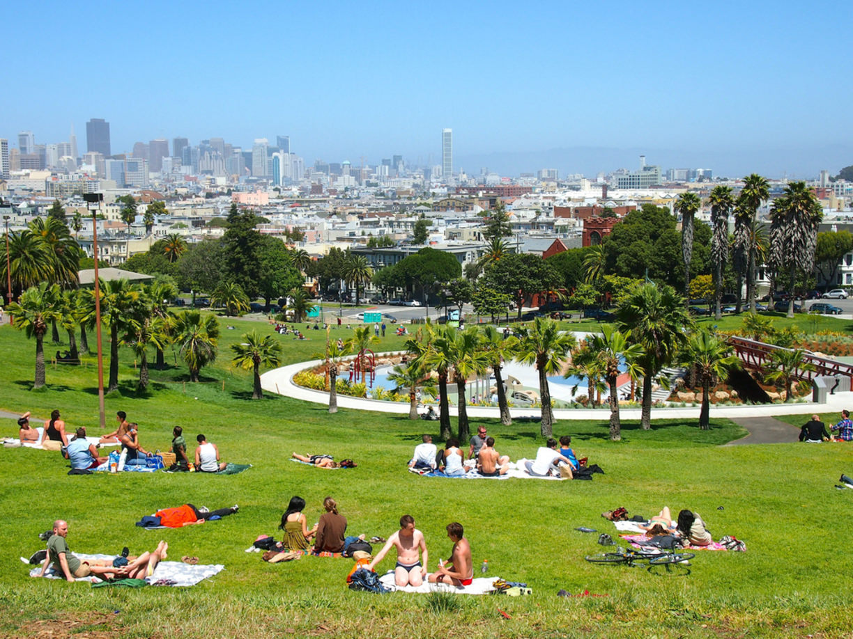 a picnic in Dolores Park - The Best 25th Birthday Party Ideas In San Francisco