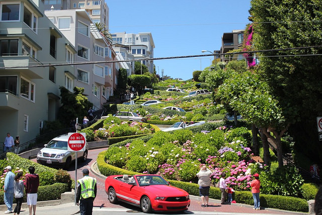 10 Things Everyone Should Do In SF Before They Die: drive down lombard