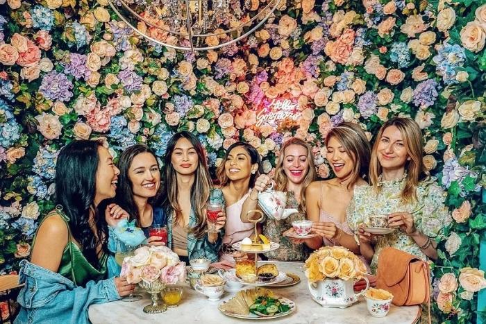 women-doing-brunch-at-son-and-garden-most-instagrammable-restaurants-in-sf