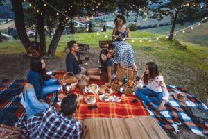 picnic-with-friends-birthday-idea